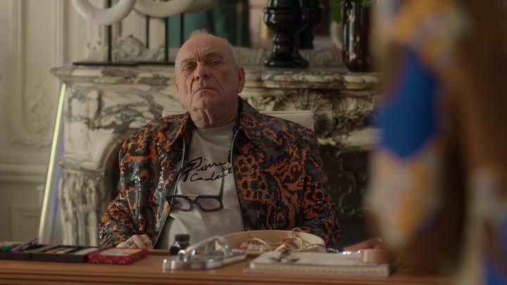 Emily_in_Paris_S02E02_WEBRip_x264-ION10_1243.jpg