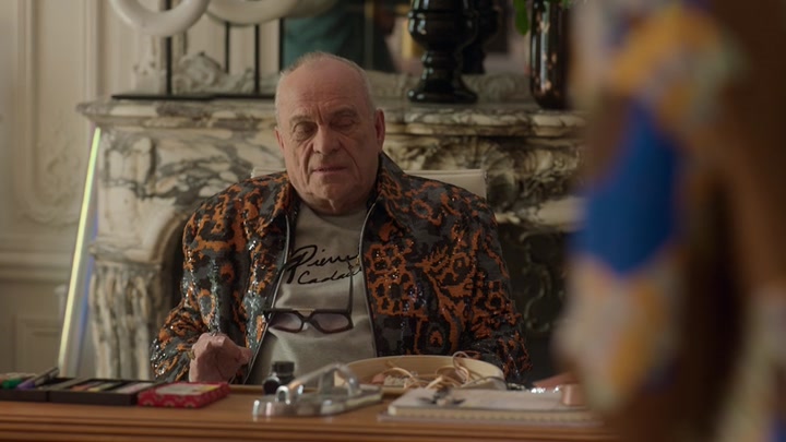 Emily_in_Paris_S02E02_WEBRip_x264-ION10_1255.jpg