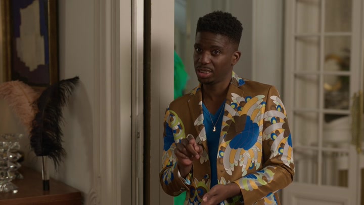 Emily_in_Paris_S02E02_WEBRip_x264-ION10_1275.jpg