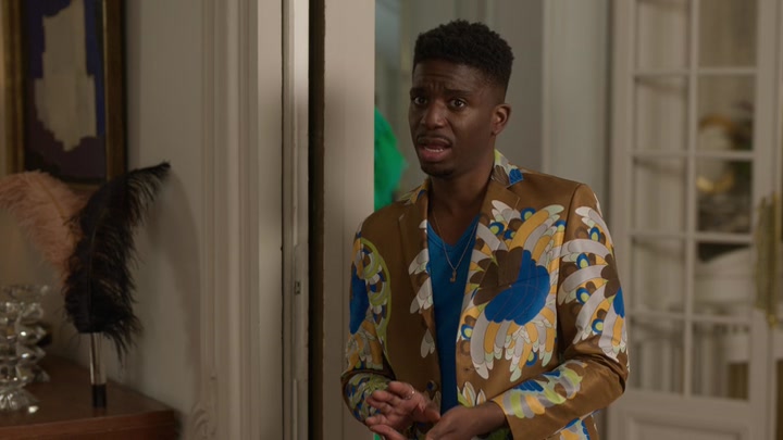 Emily_in_Paris_S02E02_WEBRip_x264-ION10_1287.jpg