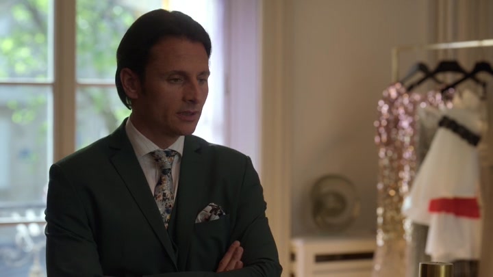 Emily_in_Paris_S02E02_WEBRip_x264-ION10_1290.jpg