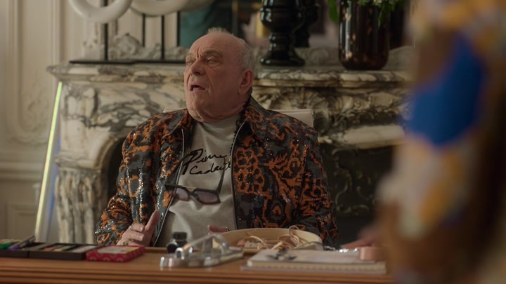 Emily_in_Paris_S02E02_WEBRip_x264-ION10_1297.jpg