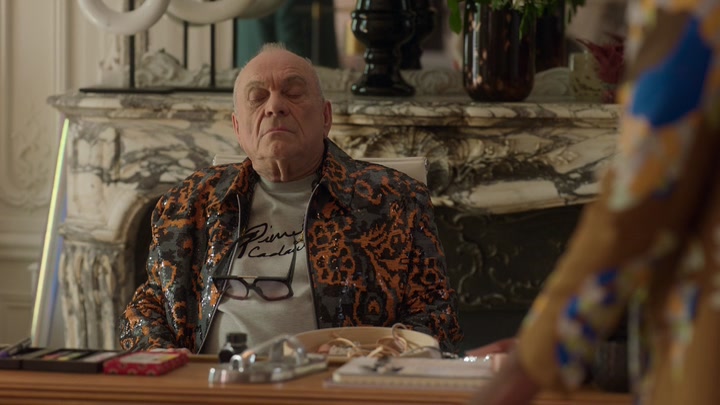 Emily_in_Paris_S02E02_WEBRip_x264-ION10_1329.jpg