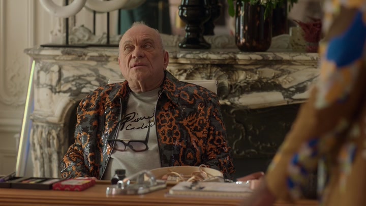 Emily_in_Paris_S02E02_WEBRip_x264-ION10_1333.jpg