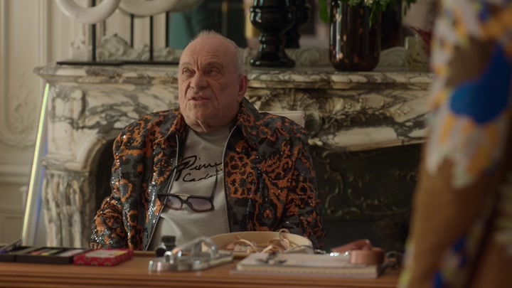 Emily_in_Paris_S02E02_WEBRip_x264-ION10_1336.jpg