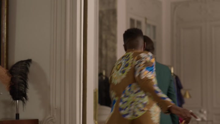 Emily_in_Paris_S02E02_WEBRip_x264-ION10_1347.jpg