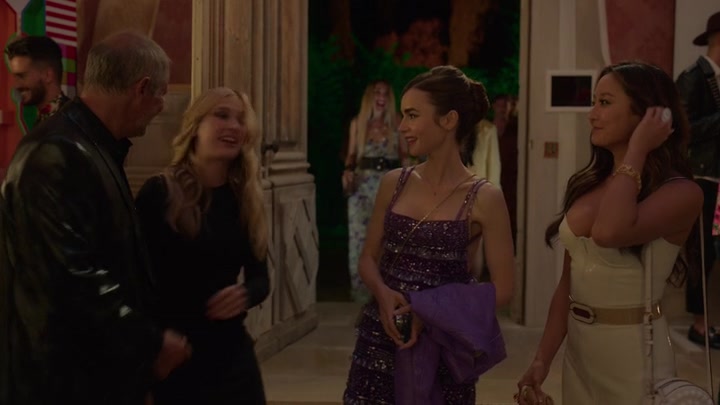 Emily_in_Paris_S02E02_WEBRip_x264-ION10_1378.jpg
