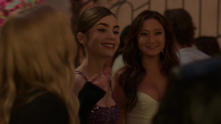 Emily_in_Paris_S02E02_WEBRip_x264-ION10_1380.jpg