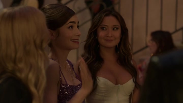 Emily_in_Paris_S02E02_WEBRip_x264-ION10_1385.jpg