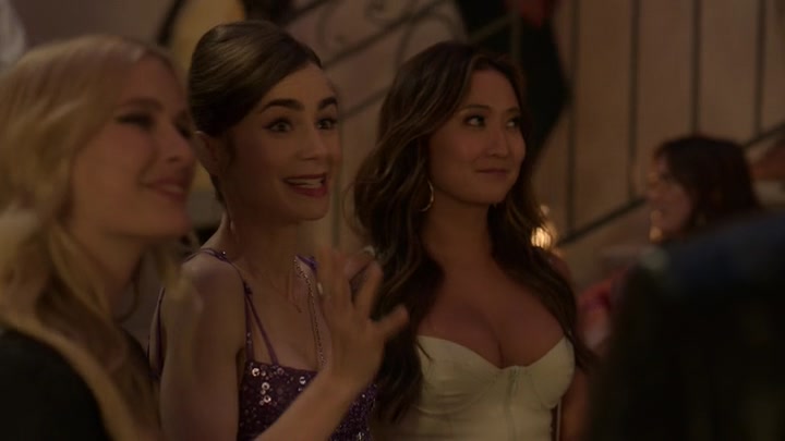 Emily_in_Paris_S02E02_WEBRip_x264-ION10_1386.jpg