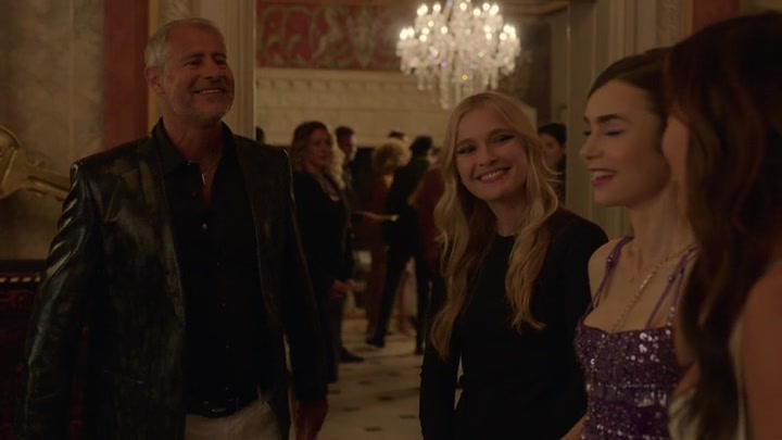 Emily_in_Paris_S02E02_WEBRip_x264-ION10_1389.jpg