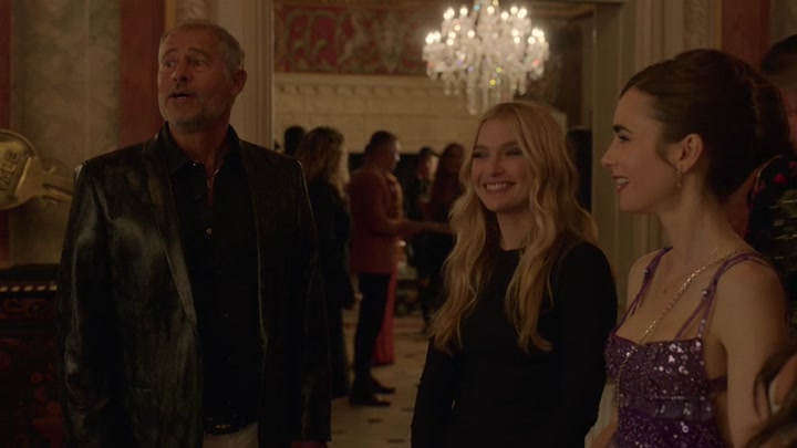 Emily_in_Paris_S02E02_WEBRip_x264-ION10_1398.jpg