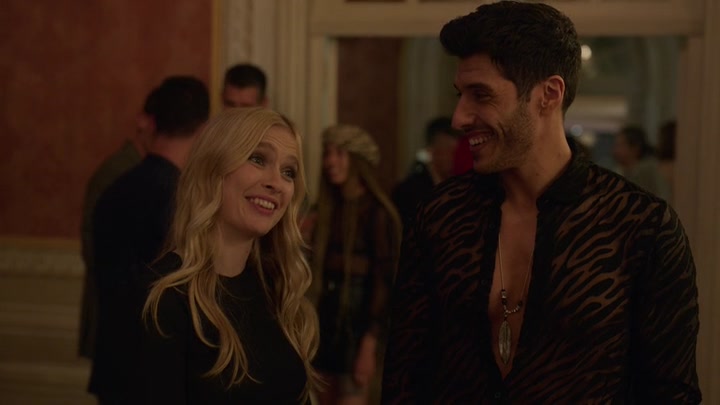 Emily_in_Paris_S02E02_WEBRip_x264-ION10_1430.jpg