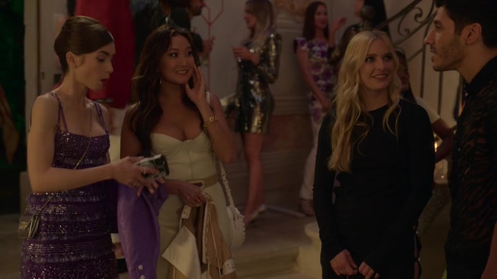 Emily_in_Paris_S02E02_WEBRip_x264-ION10_1450.jpg