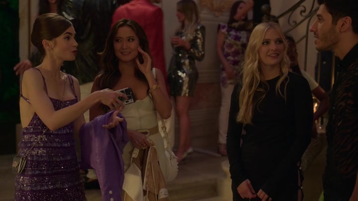 Emily_in_Paris_S02E02_WEBRip_x264-ION10_1451.jpg