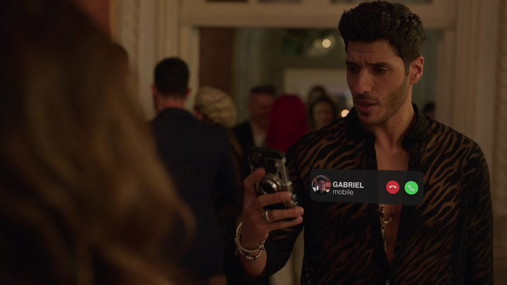 Emily_in_Paris_S02E02_WEBRip_x264-ION10_1468.jpg