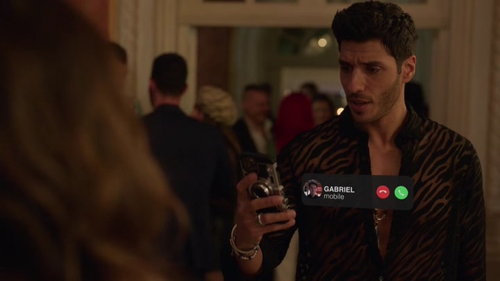 Emily_in_Paris_S02E02_WEBRip_x264-ION10_1469.jpg