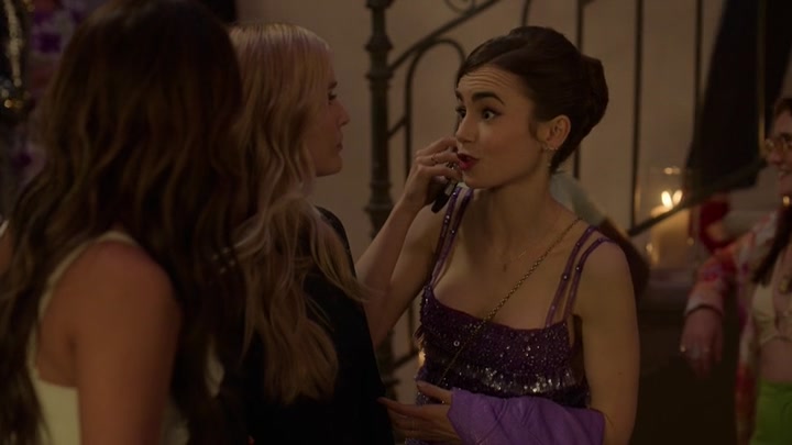 Emily_in_Paris_S02E02_WEBRip_x264-ION10_1515.jpg