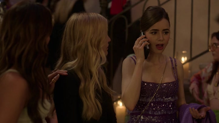 Emily_in_Paris_S02E02_WEBRip_x264-ION10_1529.jpg
