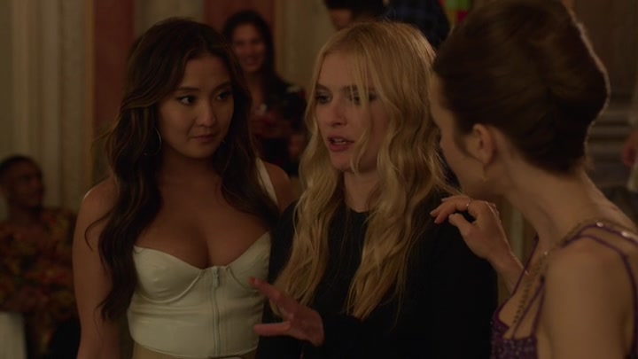 Emily_in_Paris_S02E02_WEBRip_x264-ION10_1551.jpg