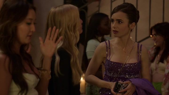 Emily_in_Paris_S02E02_WEBRip_x264-ION10_1555.jpg