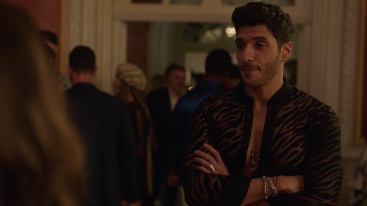 Emily_in_Paris_S02E02_WEBRip_x264-ION10_1556.jpg