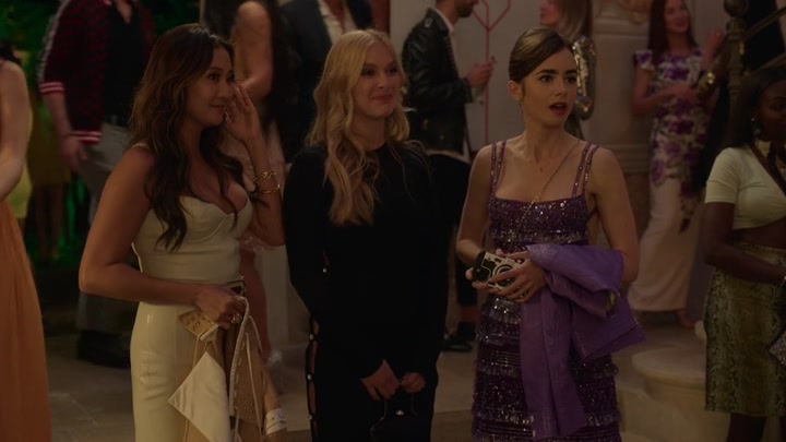 Emily_in_Paris_S02E02_WEBRip_x264-ION10_1559.jpg