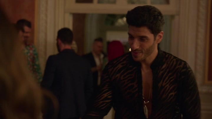 Emily_in_Paris_S02E02_WEBRip_x264-ION10_1560.jpg
