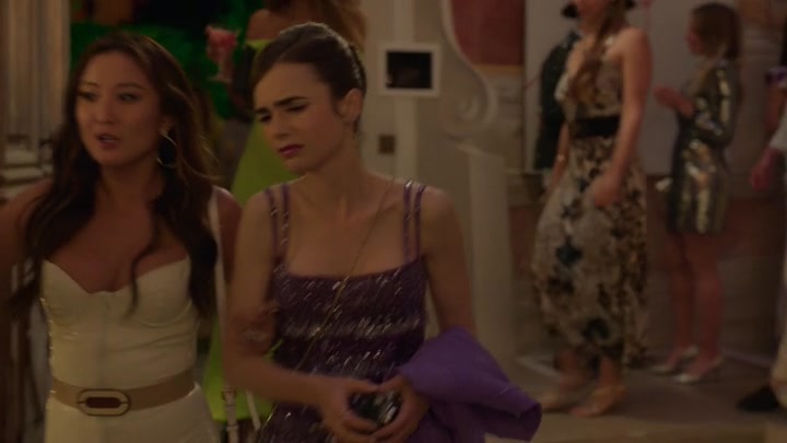 Emily_in_Paris_S02E02_WEBRip_x264-ION10_1573.jpg