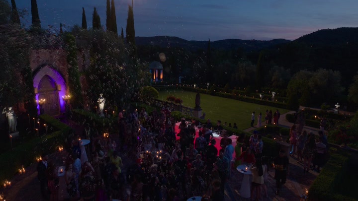 Emily_in_Paris_S02E02_WEBRip_x264-ION10_1575.jpg