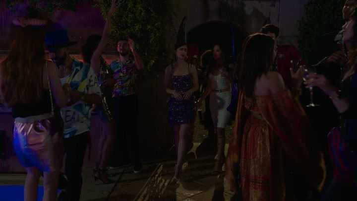 Emily_in_Paris_S02E02_WEBRip_x264-ION10_1597.jpg