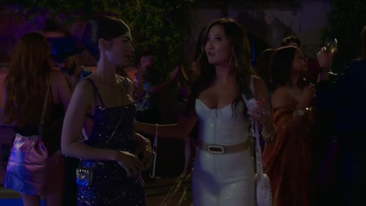 Emily_in_Paris_S02E02_WEBRip_x264-ION10_1605.jpg