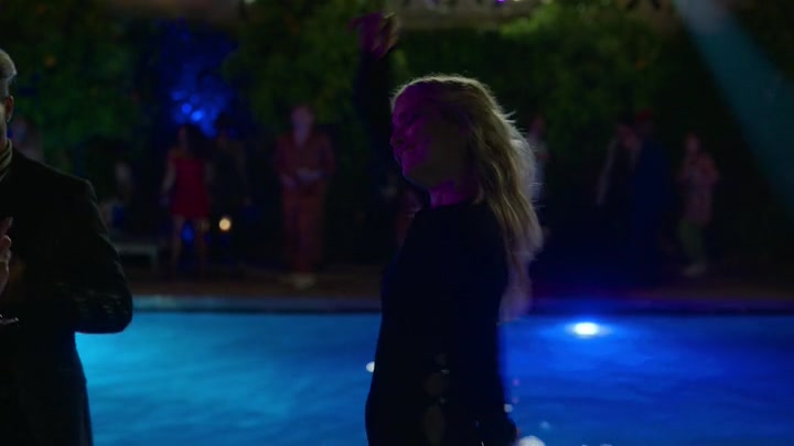 Emily_in_Paris_S02E02_WEBRip_x264-ION10_1617.jpg