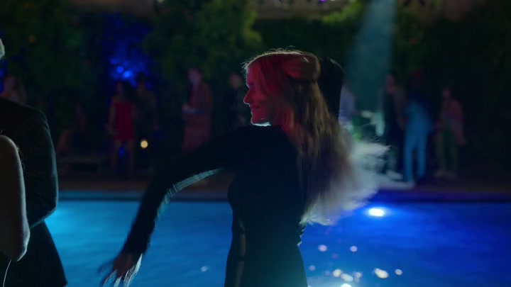 Emily_in_Paris_S02E02_WEBRip_x264-ION10_1618.jpg