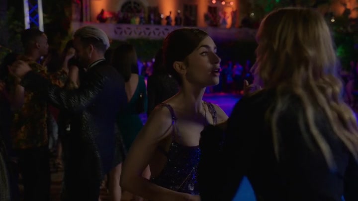 Emily_in_Paris_S02E02_WEBRip_x264-ION10_1646.jpg