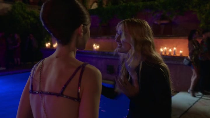 Emily_in_Paris_S02E02_WEBRip_x264-ION10_1652.jpg