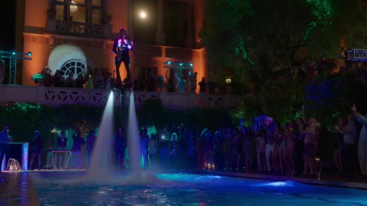 Emily_in_Paris_S02E02_WEBRip_x264-ION10_1656.jpg