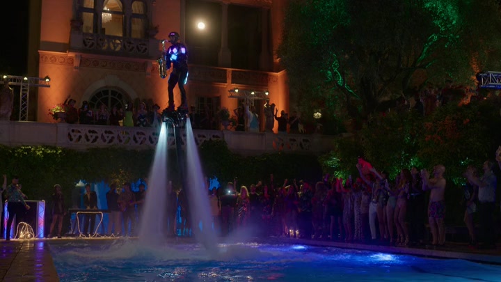 Emily_in_Paris_S02E02_WEBRip_x264-ION10_1663.jpg
