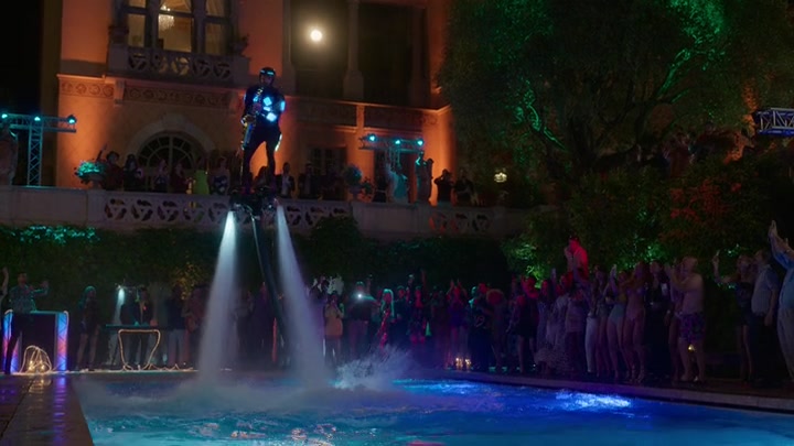 Emily_in_Paris_S02E02_WEBRip_x264-ION10_1668.jpg