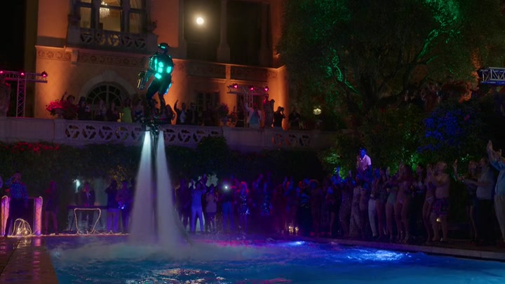 Emily_in_Paris_S02E02_WEBRip_x264-ION10_1669.jpg