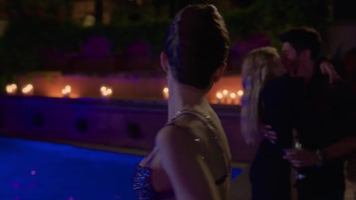 Emily_in_Paris_S02E02_WEBRip_x264-ION10_1687.jpg