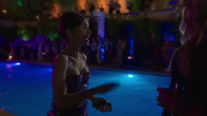 Emily_in_Paris_S02E02_WEBRip_x264-ION10_1690.jpg