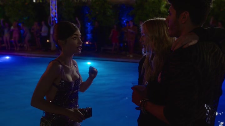 Emily_in_Paris_S02E02_WEBRip_x264-ION10_1701.jpg