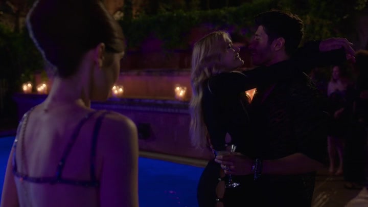 Emily_in_Paris_S02E02_WEBRip_x264-ION10_1712.jpg Emily_in_Paris_S02E02_WEBRip_x264-ION10_1712.jpg