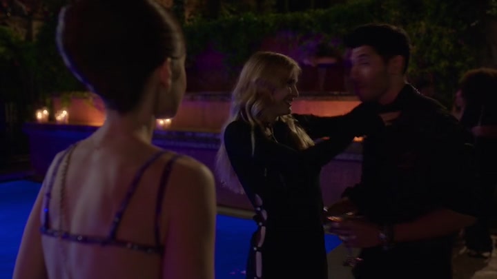 Emily_in_Paris_S02E02_WEBRip_x264-ION10_1719.jpg