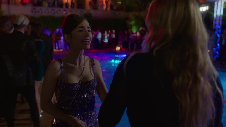 Emily_in_Paris_S02E02_WEBRip_x264-ION10_1733.jpg