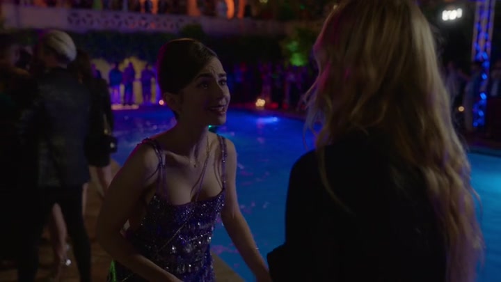 Emily_in_Paris_S02E02_WEBRip_x264-ION10_1737.jpg