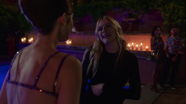 Emily_in_Paris_S02E02_WEBRip_x264-ION10_1740.jpg