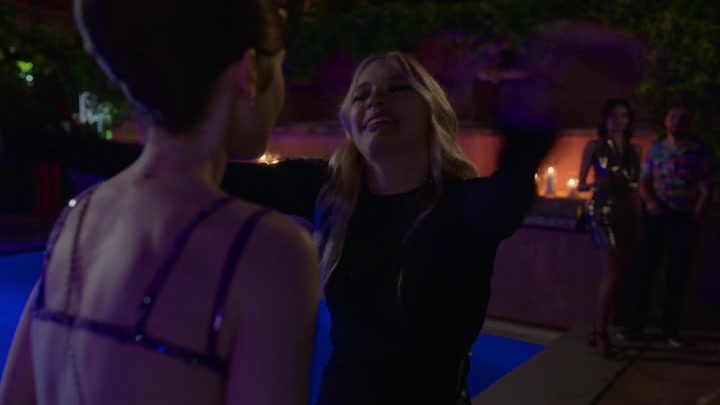 Emily_in_Paris_S02E02_WEBRip_x264-ION10_1741.jpg Emily_in_Paris_S02E02_WEBRip_x264-ION10_1741.jpg