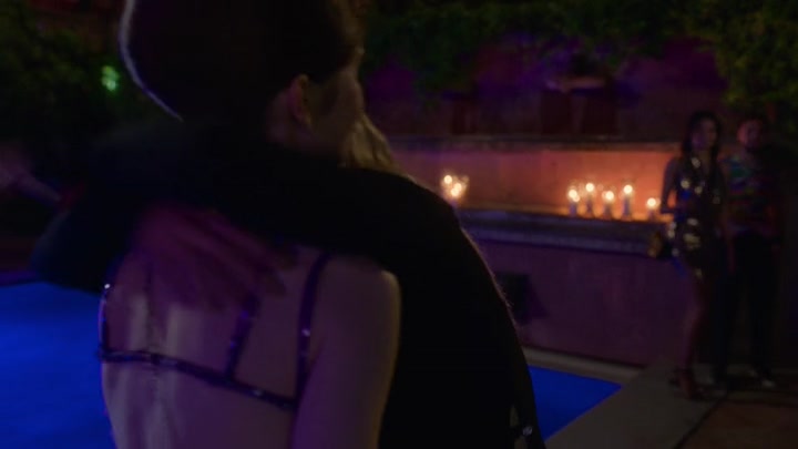 Emily_in_Paris_S02E02_WEBRip_x264-ION10_1742.jpg